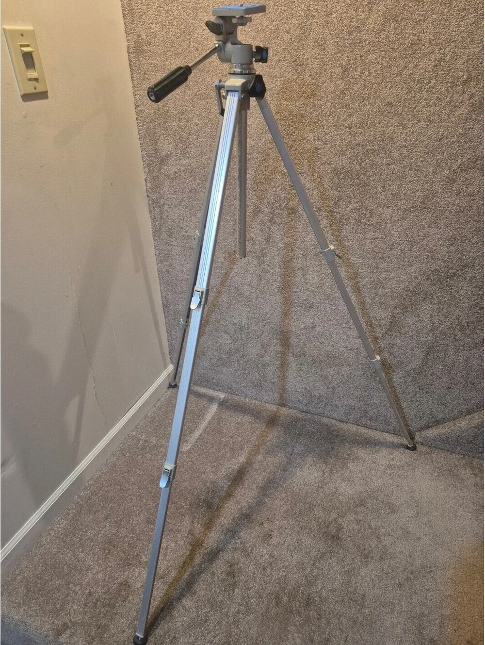 Vivitar 2220 tripod